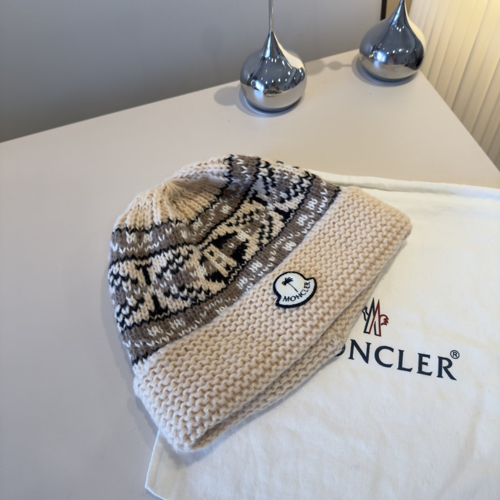 Moncler beige wool hat